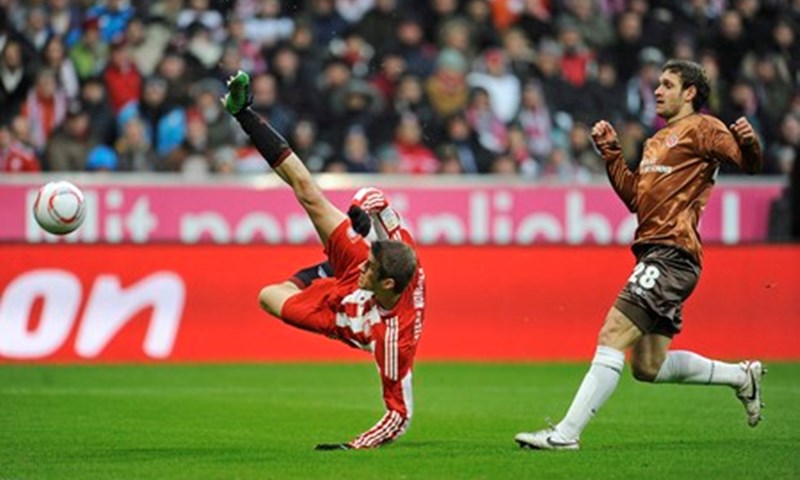 Bayern slomio St. Pauli, Vidal u obje mreže