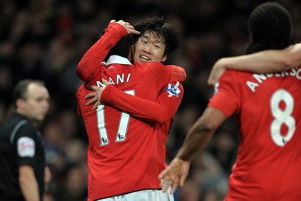 Wengeru kriv travnjak Old Trafforda