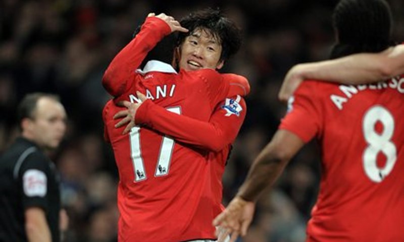 Wengeru kriv travnjak Old Trafforda