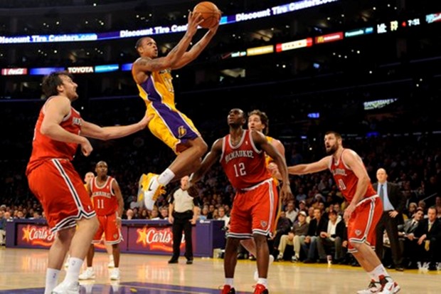 Video: Bucksi pregazili Lakerse