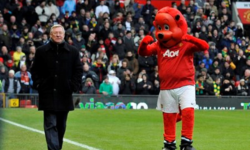 Barcelona u Madridu, PSG u Lyonu, erupcija emocija na oproštaju Sir Alexa od Old Trafforda