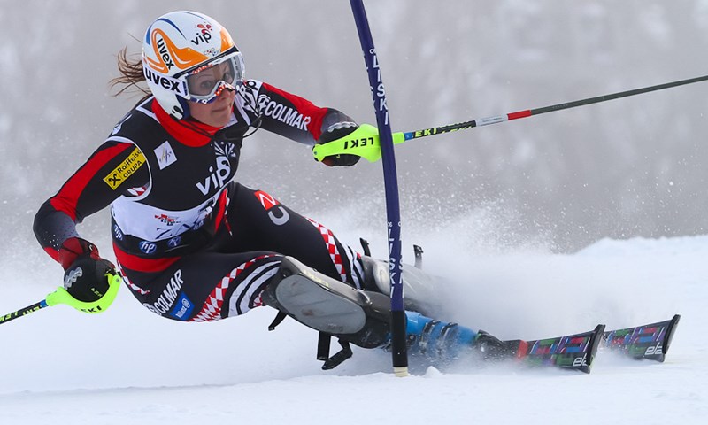 Pietilae Holmner vodi, Ana 27.