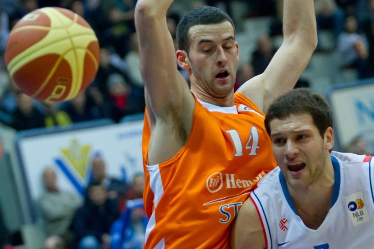 Savović kao Dennis Rodman