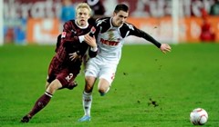 Lakić pocrvenio, Kaiserslauternu bod