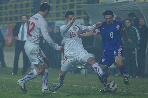 Schalke doveo švicarskog, Augsburg češkog reprezentativca