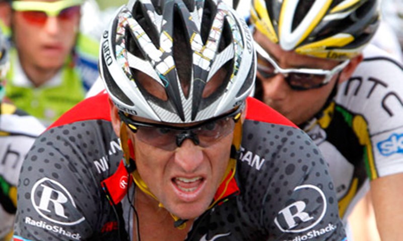 Armstrong odlazi pod oblakom sumnje