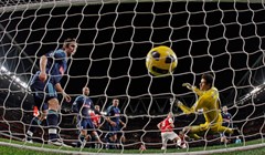 Video: Arsenal se približio Unitedu