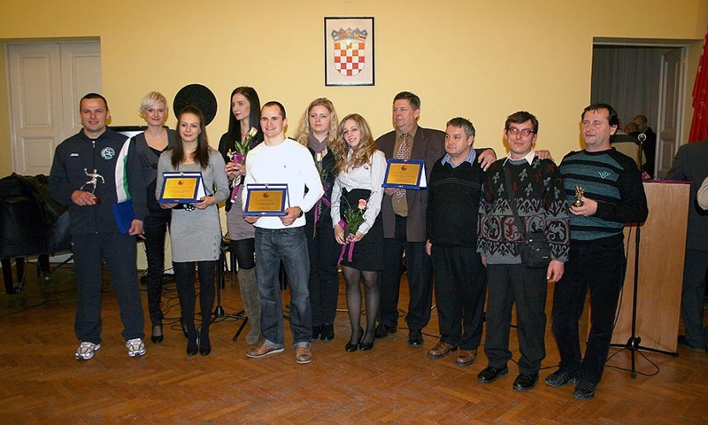 Ude, Tkalčec, rukometaši, karatistice