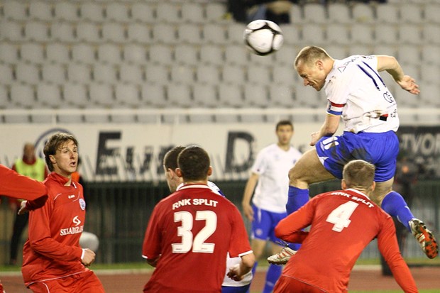 Hajduk u prednosti nad gradskim rivalom