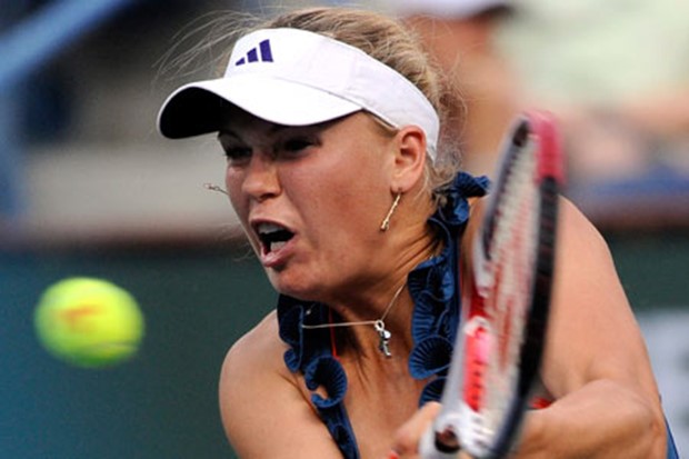 Wozniacki projurila, Li Na zaustavljena
