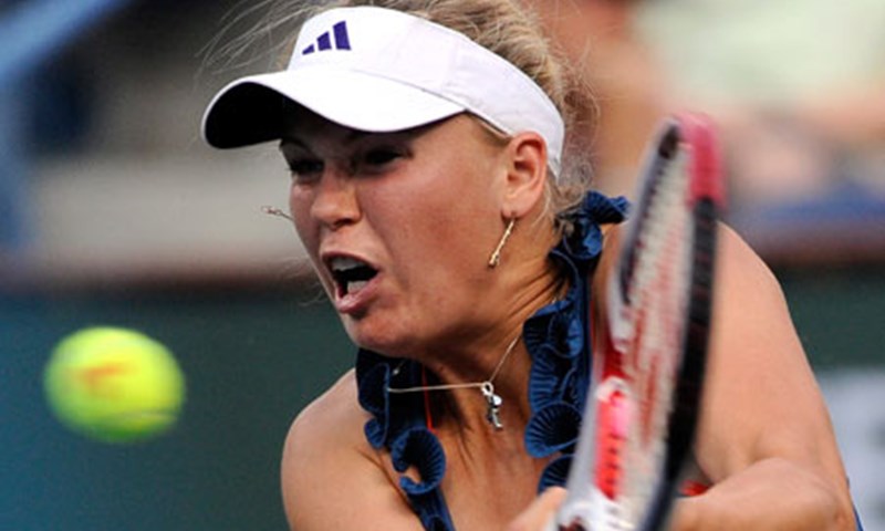 Wozniacki projurila, Li Na zaustavljena