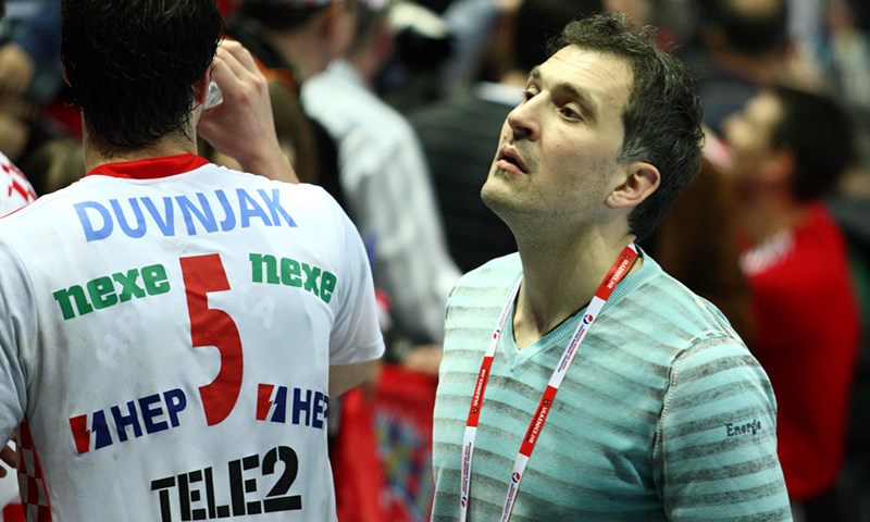 VIDEO: Rukometaši trenirali u školskoj dvorani u Rouenu, Stipe Mandalinić na poštedi