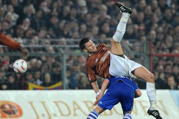 Suci u St. Pauliju gađani i tijekom utakmice