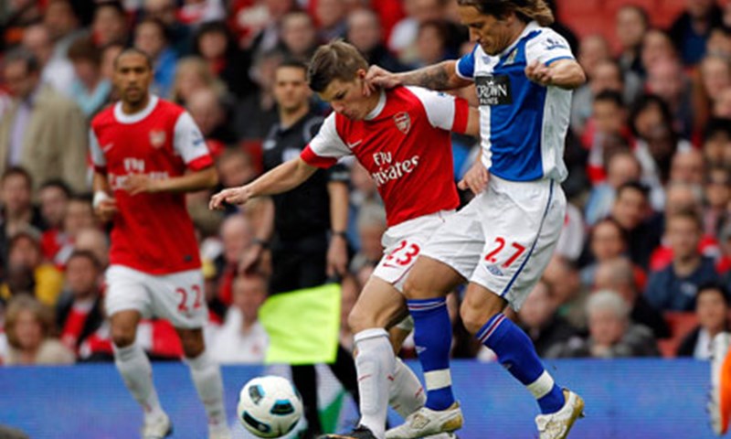 Arsenal autogolovima poklonio bodove