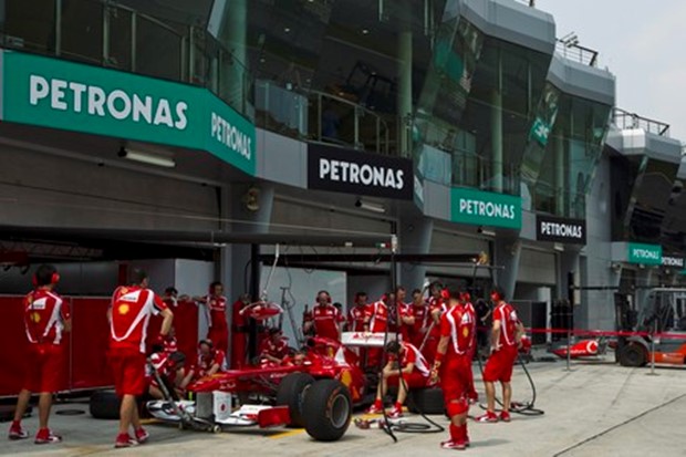 Pogled na stazu i pogled u nebo