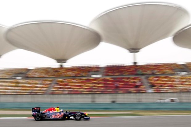 Sjajan krug Vettela za "tri od tri"