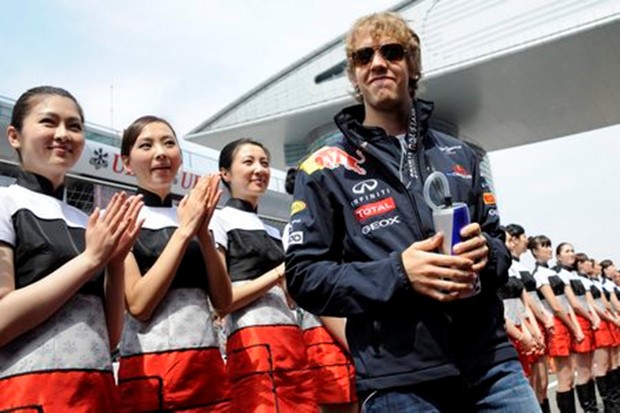 Hakkinen pohvalio Vettela