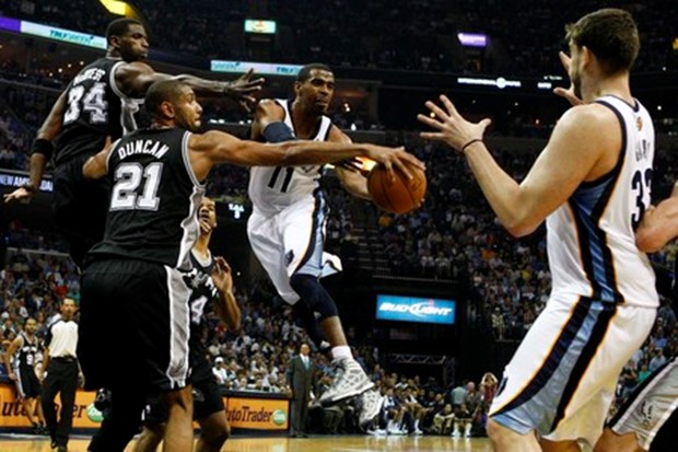 Video: Grizzliesi korak do prolaza