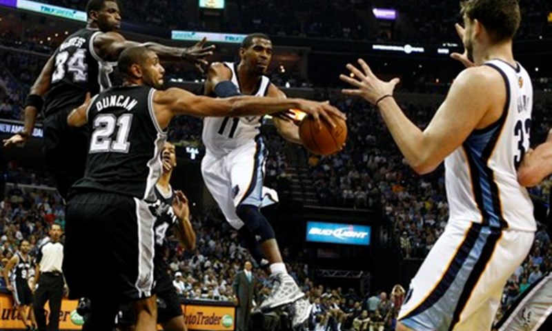 Video: Grizzliesi korak do prolaza