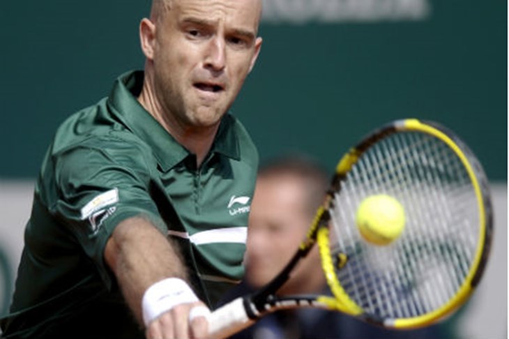 Simon poravnava račune s Ljubičićem