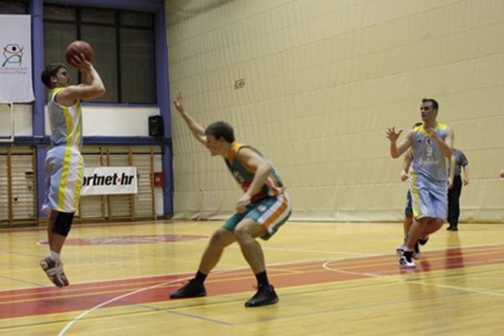 Triler Indukciji P.E.O.