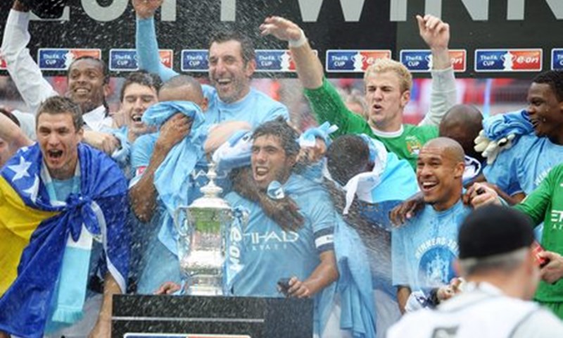 Manchester City "steže remen"