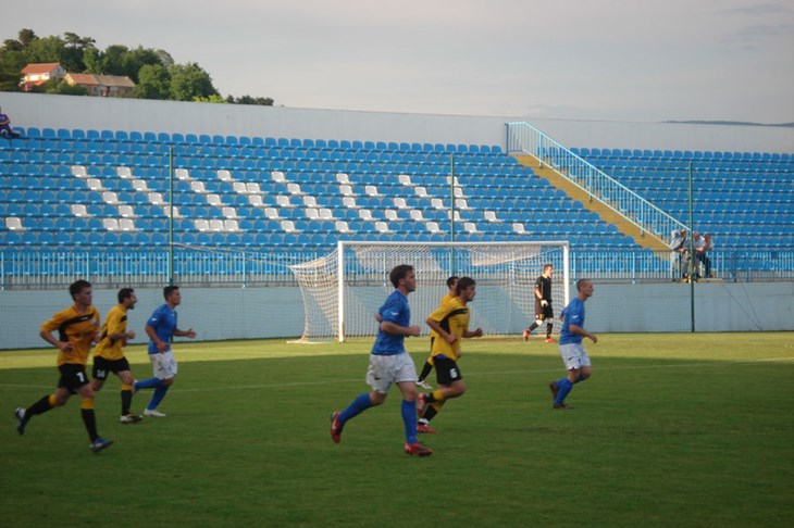 Solin pokleknuo u Sinju, Junak uhvatio priključak