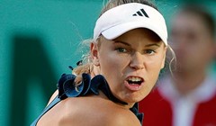 Wozniacki i Schiavone dominantno