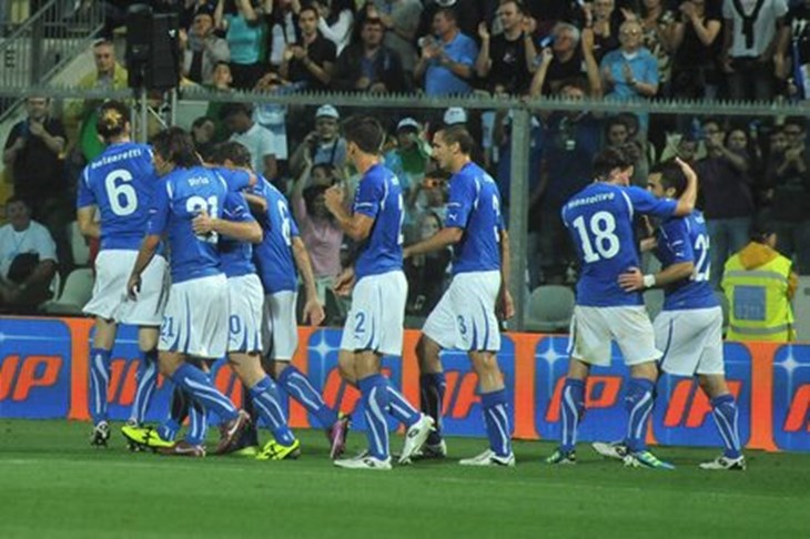 Kiks Francuske, Finci teško u San Marinu