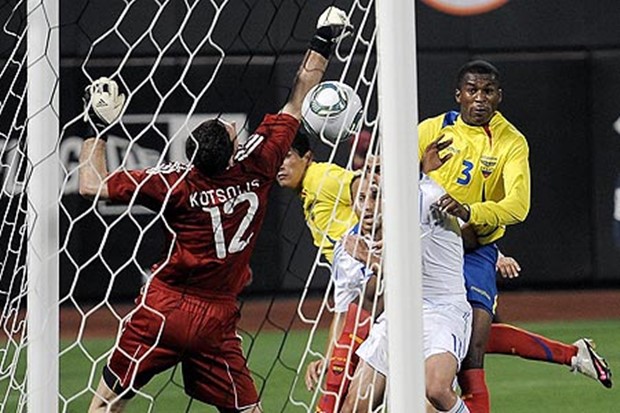 Grci remizirali s Ekvadorom