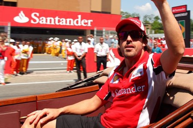 Alonso ljut na kišu i na Buttona