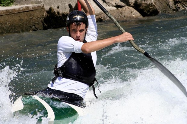 Dominacija na divljim vodama: Novi europski naslov za Emila Milihrama