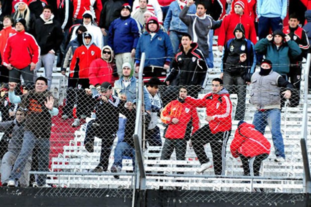 Navijači divljaju zbog ispadanja Rivera