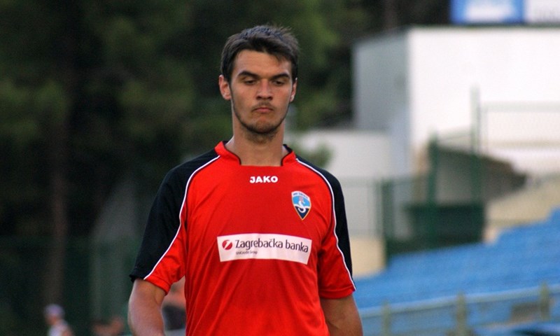 Petorica potpisuju ugovore