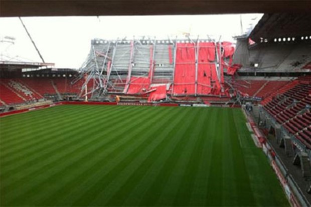 Srušila se tribina Twenteovog stadiona