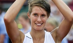 Švedska krunidba mlade Slovenke