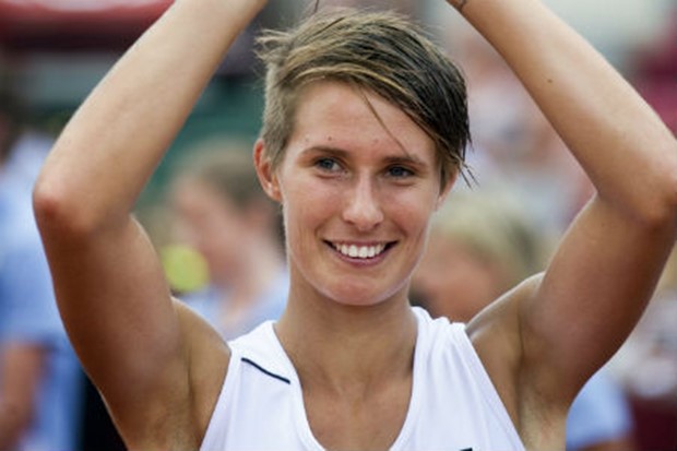 Švedska krunidba mlade Slovenke