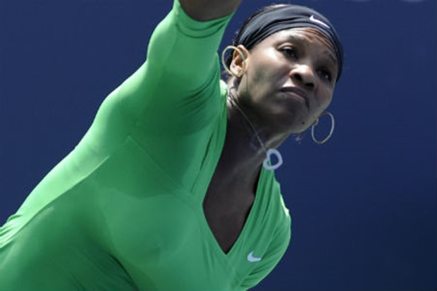 Serena uvjerljiva, Clijsters ozlijeđena