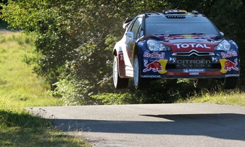 Ogier iskoristio Loebovu nesreću