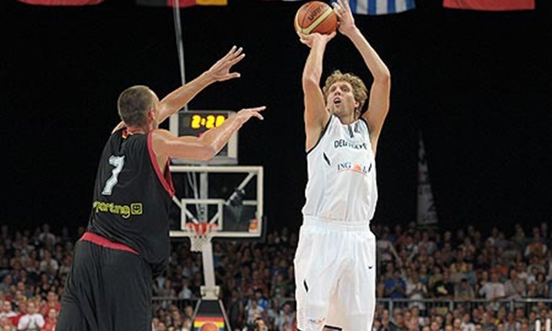 Nowitzki, Kaman i još desetorica