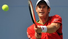 Söderling odustao, Murray slavio