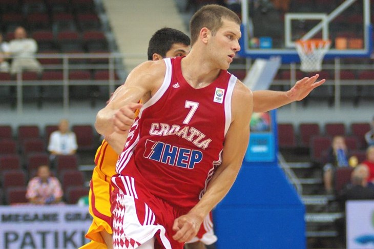 Bojan Bogdanović opasan i s centra