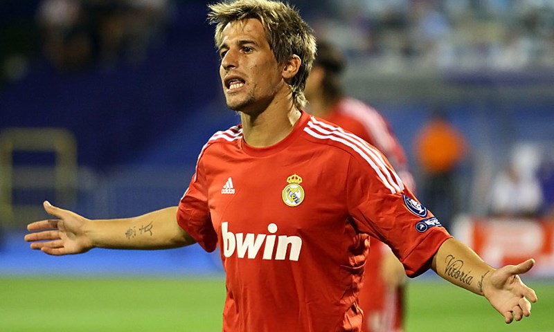 Zbilja, što to Coentrao radi Messiju?