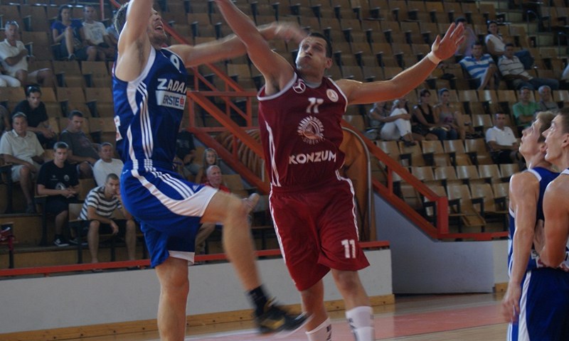Jolly JB slavio u Jazinama