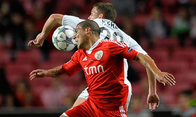 United rutinski, Baselu bod u Lisabonu