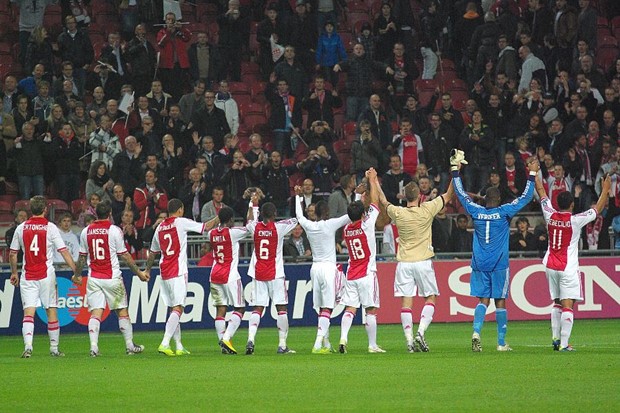 Ajax u pohodu na vrh srušio i PSV