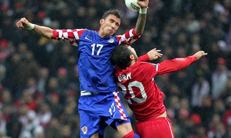 Mandžukić na Riberyja, Juve protiv Udinesea