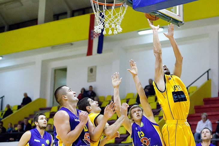 Vrijednosnicama dva poraza, Karloviću terapije