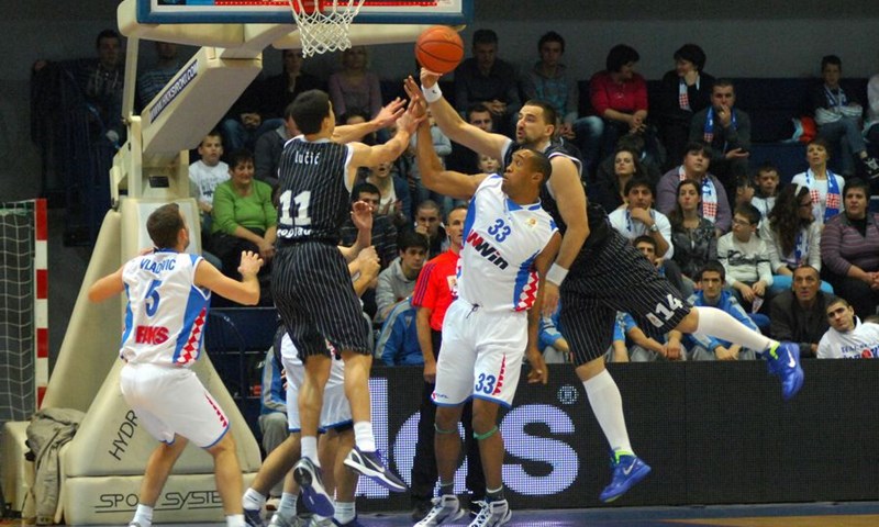 Partizan se provukao na Pecari