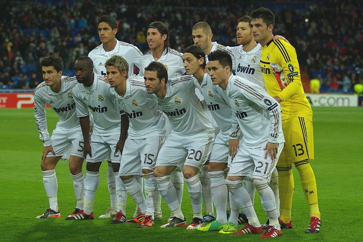 Video: Kraljevi protutnjali kroz Sevillu